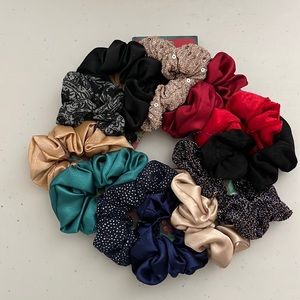 Christmas Holiday Wreath 12 Days of Scrunchies Hair Tie Gift Set